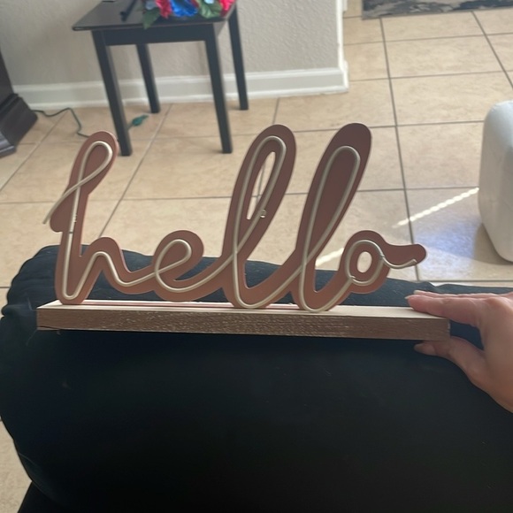 Pink 'Hello' Decorative Sign - Picture 3 of 4